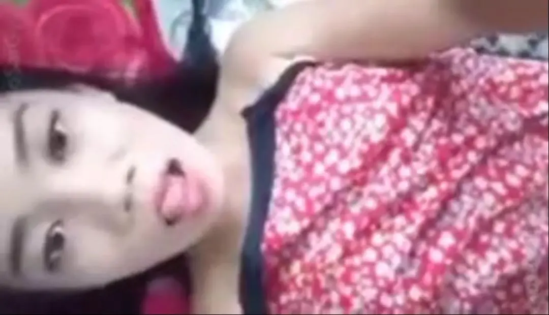 လီးဆာနေတဲ့ရုပ်လေး – Solo Female Nude Showing Pussy