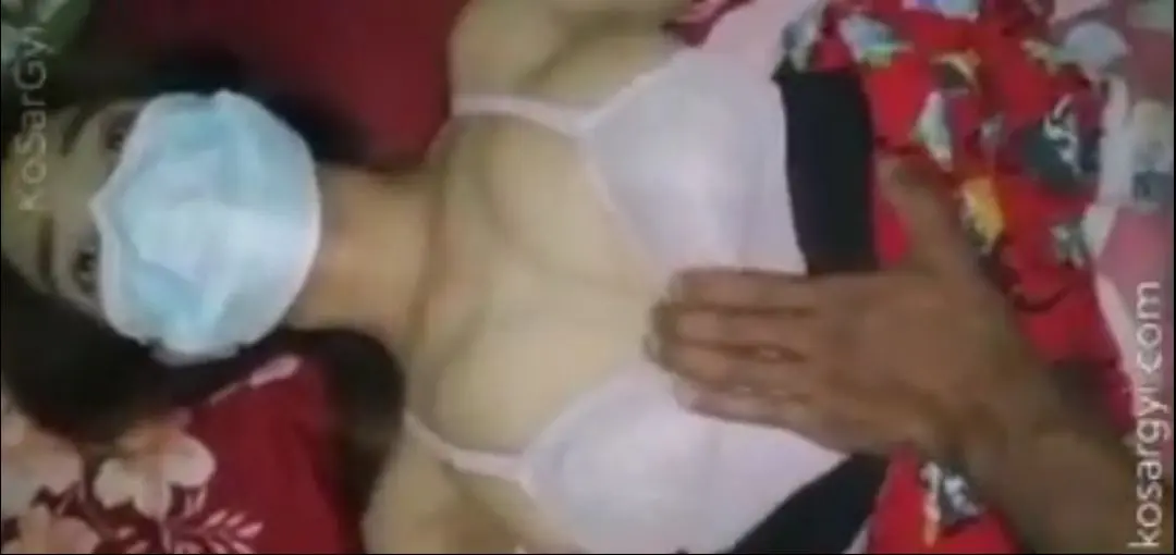 Mask တပ်ပြီးခံတဲ့ မိန်းမ – Having Sex With Wife Wearing Face Mask